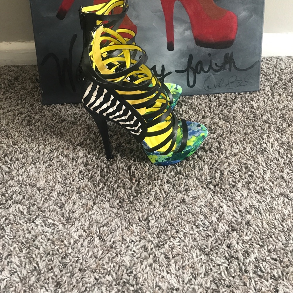 Shoes - Picture 3 of 4
